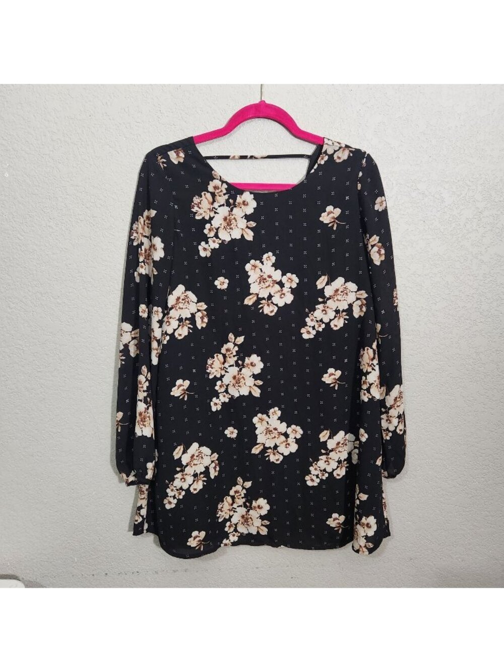 Forever 21 Dress Size Small Floral Print Black Long Sleeve Blouse V-Back